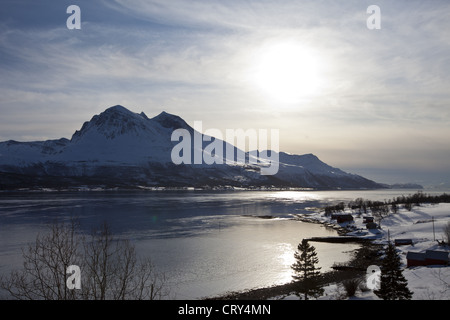 Voir l'ensemble du son à Tromso Tromso et l'île de Kvaloya Alpes de Lyngen au nord du Cercle Arctique Norvège Banque D'Images