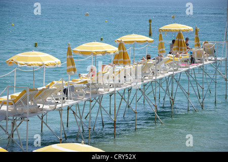 Côté mer Plage restaurant, soleil landing, Cannes, Côte d'Azur, Alpes-Maritimes, Provence-Alpes-Côte d'Azur, France Banque D'Images