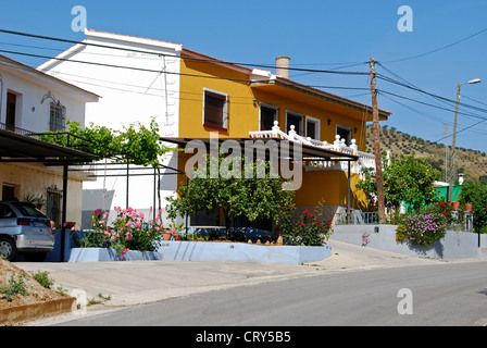 Maisons de campagne dans un petit village près de alora, la province de Malaga, Andalousie, Espagne, Europe de l'ouest. Banque D'Images