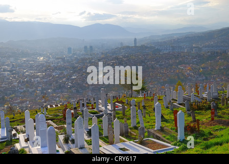 Bosnie-herzégovine, Sarajevo : cimetière musulman sur les collines autour de la ville. Tombes des victimes musulmanes du siège. Banque D'Images