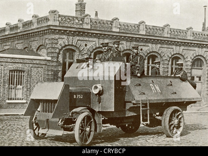 Un moteur blindé britannique en 1914 pendant la Première Guerre mondiale. à partir de l'année 1914 illustré. Banque D'Images