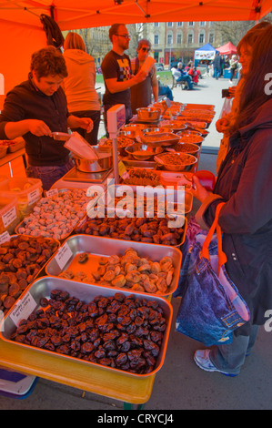 Farmarske trhy le marché des fermiers en place Jiriho z Podebrad Vinohrady Prague République Tchèque Europe Banque D'Images