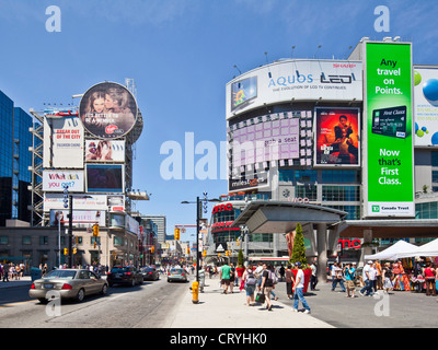 Dundas Square Yonge, Toronto Banque D'Images