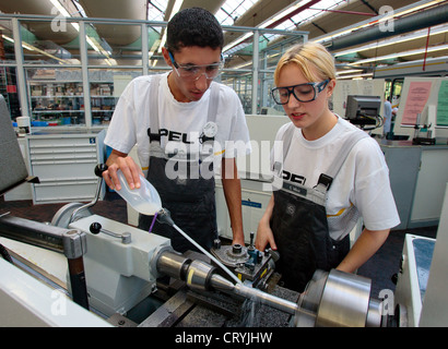 Usine Opel à Bochum, les stagiaires à l'atelier de formation Banque D'Images