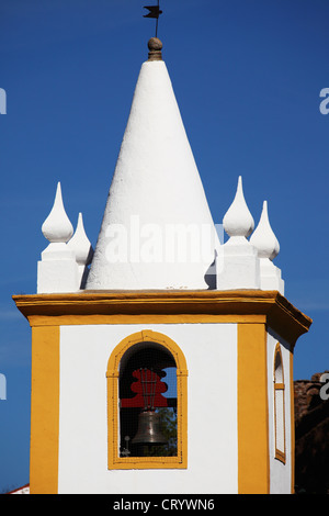 Clocher de l'église Saint John's à Castelo de Vide dans la région de l'Alentejo, Portugal. Banque D'Images