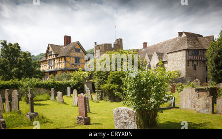 Château de Stokesay Église Saint-Jean-Baptiste Banque D'Images