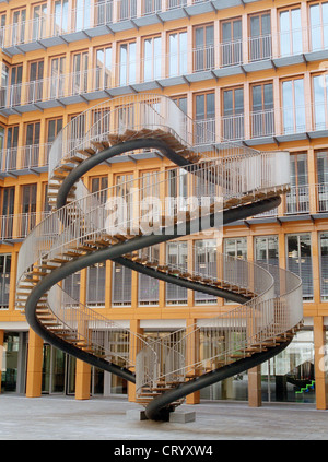 Contribution sous la forme d'un escalier en face d'un Buerohaus Banque D'Images