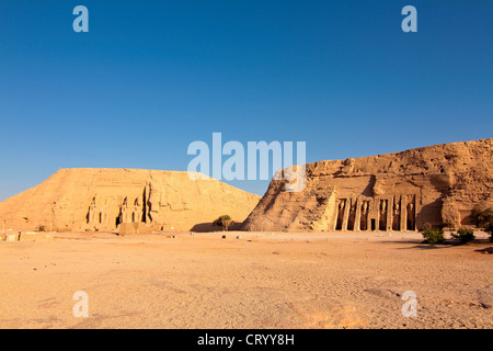 Temples d'Hathor/Nefertari et Ramsès II à Abu-Simbel en Egypte Banque D'Images