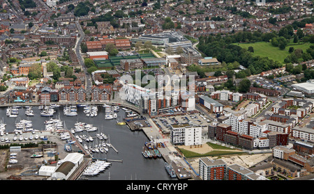 Vue aérienne du port de plaisance, de logements et de University Campus Suffolk, Ipswich Banque D'Images