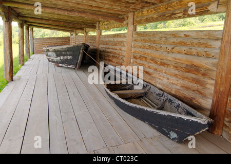 Vieux bateau de pêche en bois, 'l'Taltsa» (Talzy) - architecture d'Irkoutsk et musée ethnographique. Banque D'Images