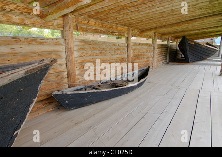 Vieux bateau de pêche en bois, 'l'Taltsa» (Talzy) - architecture d'Irkoutsk et musée ethnographique. Banque D'Images