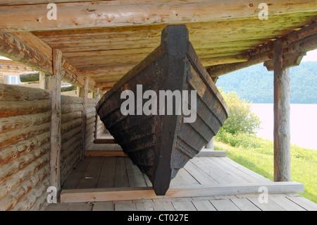 Vieux bateau de pêche en bois, 'l'Taltsa» (Talzy) - architecture d'Irkoutsk et musée ethnographique. Banque D'Images