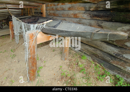 Vieux bateau de pêche en bois, 'l'Taltsa» (Talzy) - architecture d'Irkoutsk et musée ethnographique. Banque D'Images