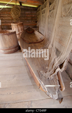 Vieux bateau de pêche en bois, 'l'Taltsa» (Talzy) - architecture d'Irkoutsk et musée ethnographique. Banque D'Images