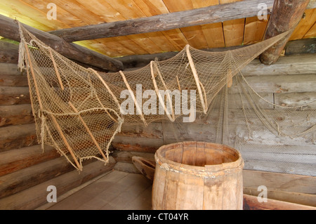 Vieux bateau de pêche en bois, 'l'Taltsa» (Talzy) - architecture d'Irkoutsk et musée ethnographique. Baikal, Sibérie, Russie Banque D'Images