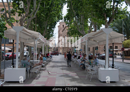 Cafés dans Av de Alfonso X el Sabio, ville de Murcie, Murcie, Espagne, Europe Banque D'Images