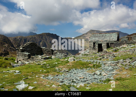 Mountain Rescue Hut Dubbs carrière près de Buttermere sous des meules de Fleetwith Montagnes Pike Lake District Cumbria England UK Banque D'Images