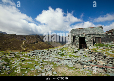 Mountain Rescue Hut Dubbs carrière près de Buttermere sous des meules de Fleetwith Montagnes Pike Lake District Cumbria England UK Banque D'Images