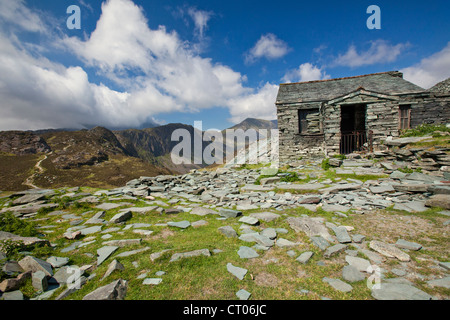 Mountain Rescue Hut Dubbs carrière près de Buttermere sous des meules de Fleetwith Montagnes Pike Lake District Cumbria England UK Banque D'Images