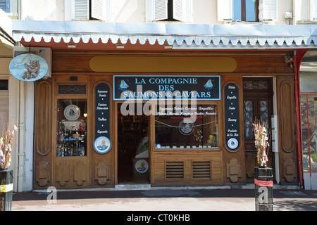 La Compagnie des saumons et caviars (fruits de mer), Rue du Marché Forville, Cannes, Côte d'Azur, Provence-Alpes-Côte d'Azur, France Banque D'Images