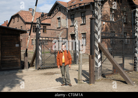 Devise Arbeit macht frei travailler rend libre Auschwitz I Banque D'Images