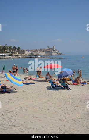 Plage Publique (plage publique), Antibes, Côte d'Azur, Alpes-Maritimes, Provence-Alpes-Côte d'Azur, France Banque D'Images