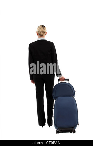Une Businesswoman pulling suitcase Banque D'Images