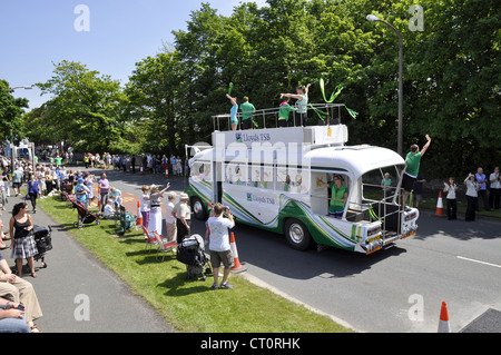 Relais de la flamme olympique l'exécution procession dans le Nord du Pays de Galles Abergele Banque D'Images