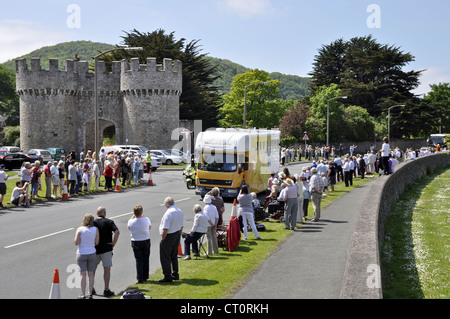 Relais de la flamme olympique l'exécution procession dans le Nord du Pays de Galles Abergele Banque D'Images