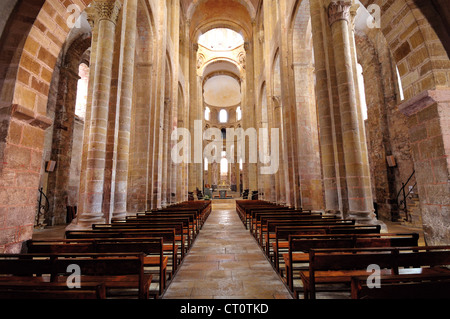 France, Midi-Pyrénées : nef de l'église de l'abbaye de Sainte Foy à Conques Banque D'Images