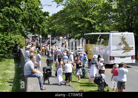 Relais de la flamme olympique l'exécution procession dans le Nord du Pays de Galles Abergele Banque D'Images