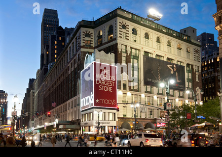 Du grand magasin Macy's sur la 34e rue à Manhattan, New York City, USA. Banque D'Images