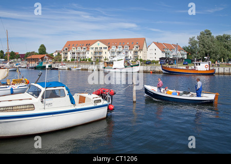 Marina, Kirchdorf, près de l'île de Poel, Wismar, Schleswig-Holstein, Allemagne Banque D'Images