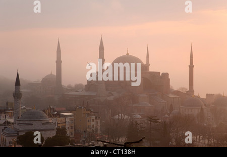 Vue aérienne d'Istanbul à l'aube Banque D'Images