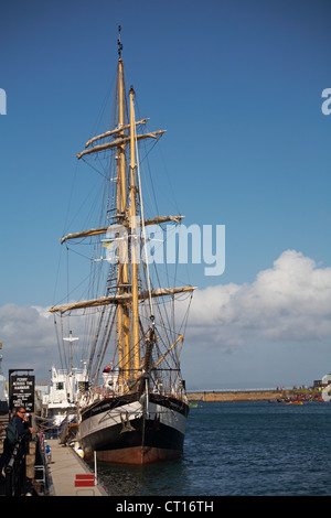 Pelican de Londres tallship amarré au quai de Weymouth en Juin Banque D'Images