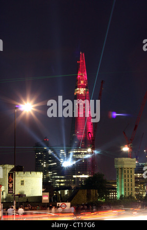 L'ouverture officielle du Shard building à Londres avec show laser et des lumières. Banque D'Images