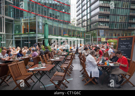 Restaurant bar dans le Sony Center, Berlin, Allemagne