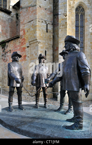 Statue de d'Artagnan et Les Trois Mousquetaires à Condom / Condom-en-Armagnac, Aquitaine, Pyrénées, France Banque D'Images