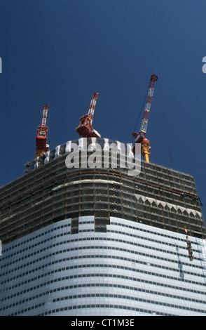 Japon, Tokyo, plus hauts immeubles émergent dans l'expansion de la métropole de Tokyo. Banque D'Images