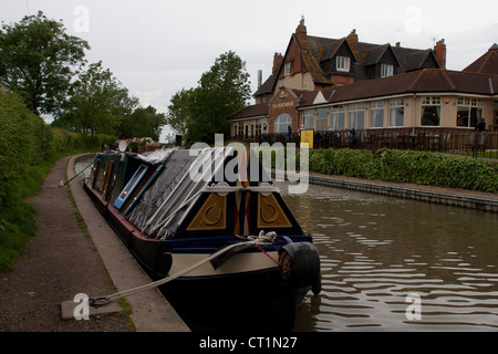 Marston's le boat house dans Braunston sur la rive du Grand Union Canal Banque D'Images