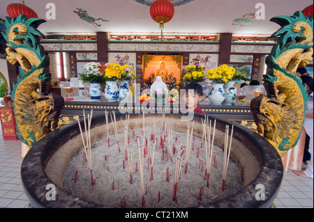 Thean Hou, encens Temple chinois, Kuala Lumpur, Malaisie, Asie du Sud Est Banque D'Images