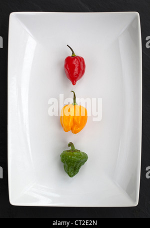 Rouge jaune et vert Piments Scotch Bonnet Banque D'Images