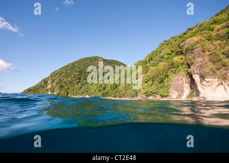 Côte de la mer des Caraïbes, la Dominique, la Dominique Banque D'Images