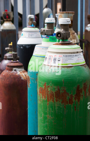 Les bouteilles de gaz industriel Banque D'Images