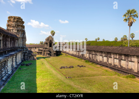 Une terrasse intérieure d'Angkor Wat, au Cambodge Banque D'Images