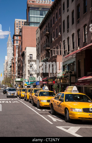 Les taxis sur Lexington Avenue ,Shop fronts, les entreprises indiennes, Murray Hill, NEW YORK Banque D'Images