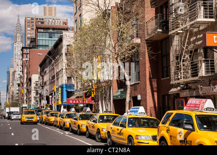 Les taxis sur Lexington Avenue ,Shop fronts, les entreprises indiennes, Murray Hill, NEW YORK Banque D'Images