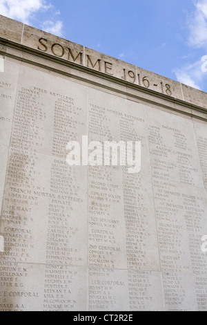 Noms des hommes australiens disparus sur le mur de Mémorial National Australien de Villers-Bretonneux, Picardie, France Banque D'Images