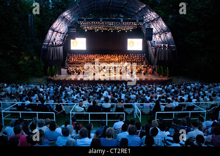 L'Orchestre symphonique de Budafoki Dohnanyi effectuer sur concert à Margitsziget Budapest Juin 8, 2012 à Budapest, Hongrie. Conductor : Banque D'Images