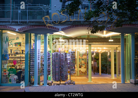 Boutiques dans die Hackeschen Höfe, Hackescher Markt, Berlin, Allemagne Banque D'Images